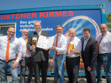 Veltins bleibt weitere fünf Jahre exklusiver Bierpartner der  Hüstener Kirmes