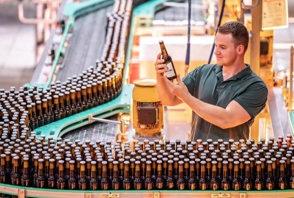 Veltins trotzt Sommerkapriolen mit zweitstärkstem Brauereiausstoß